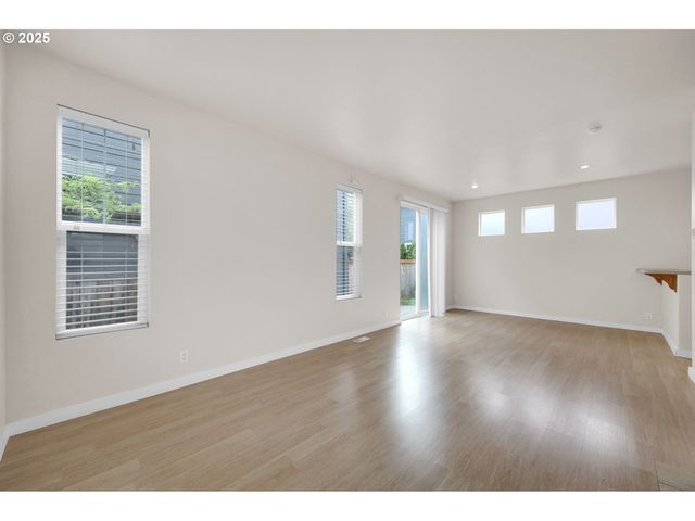 5298 WALES Dr, Eugene, OR 97402