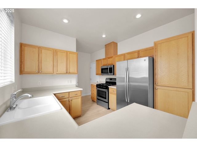 5298 WALES Dr, Eugene, OR 97402