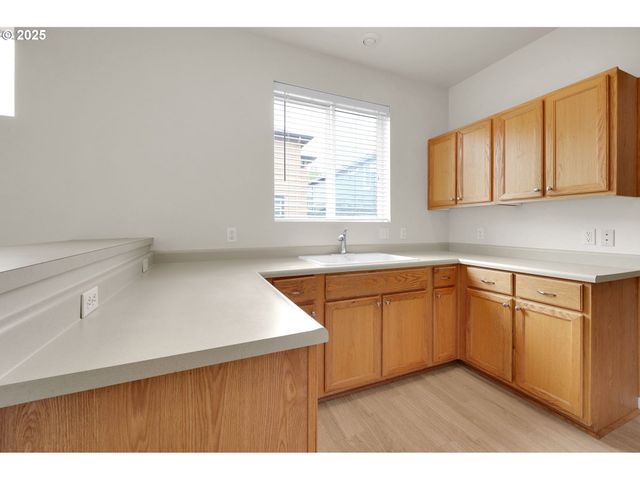 5298 WALES Dr, Eugene, OR 97402