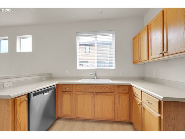 5298 WALES Dr, Eugene, OR 97402