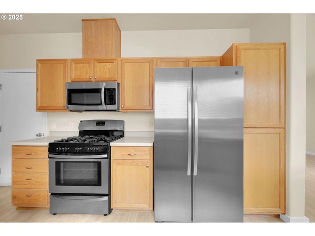 5298 WALES Dr, Eugene, OR 97402