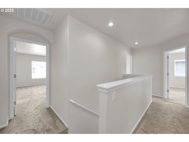 5298 WALES Dr, Eugene, OR 97402