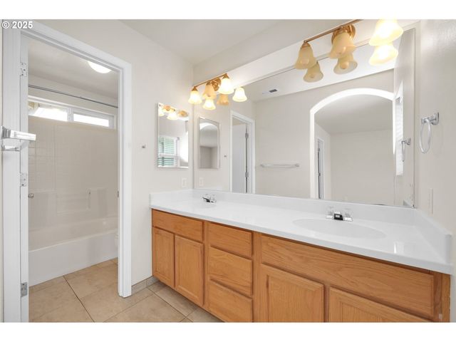 5298 WALES Dr, Eugene, OR 97402