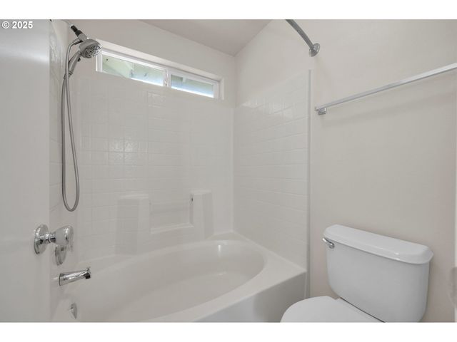 5298 WALES Dr, Eugene, OR 97402