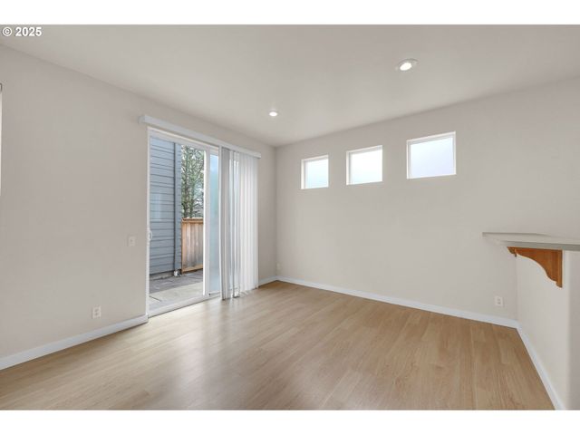 5298 WALES Dr, Eugene, OR 97402