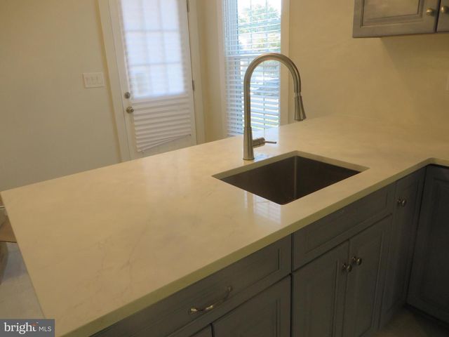 3010 STEVEN MARTIN DR, Fairfax, VA 22031