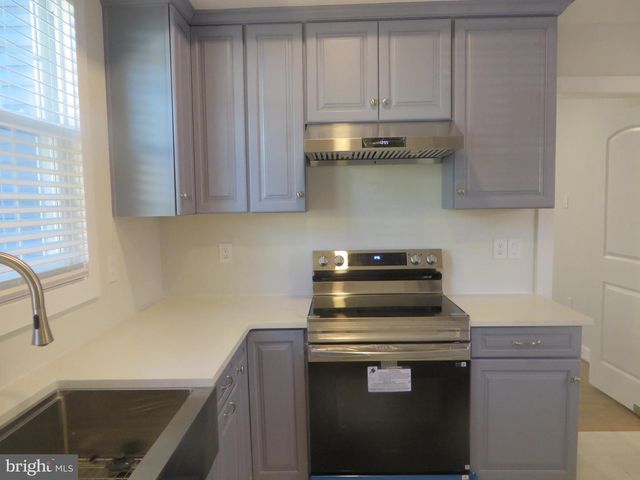 3010 STEVEN MARTIN DR, Fairfax, VA 22031