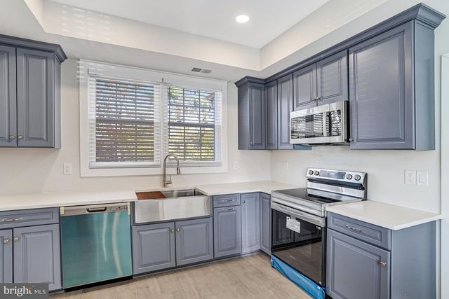 3010 STEVEN MARTIN DR, Fairfax, VA 22031