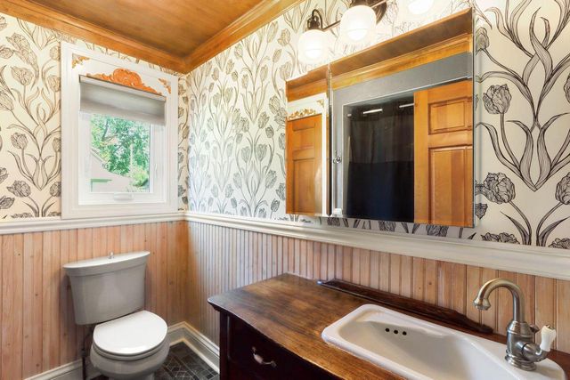 8508 Fox River ROAD, Waterford, WI 53185
