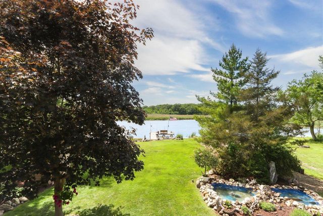 8508 Fox River ROAD, Waterford, WI 53185