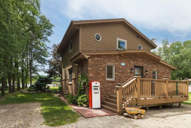 8508 Fox River ROAD, Waterford, WI 53185