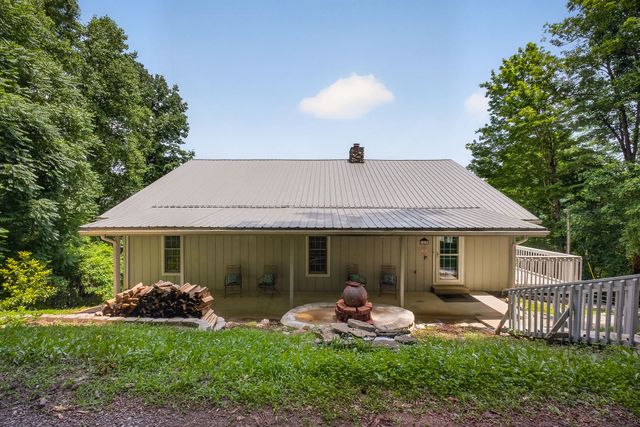 1038 Lakeside Dr, Smithville, TN 37166
