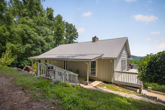 1038 Lakeside Dr, Smithville, TN 37166