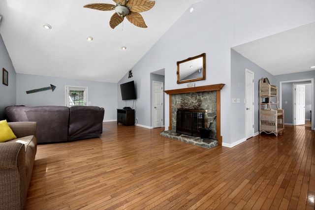 1038 Lakeside Dr, Smithville, TN 37166
