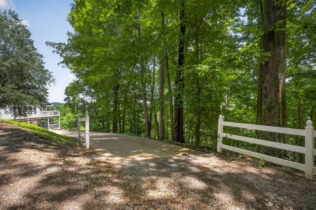 1038 Lakeside Dr, Smithville, TN 37166