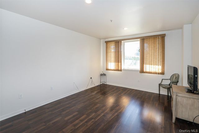 100 Harbor View Drive 111, Port Washington, NY 11050