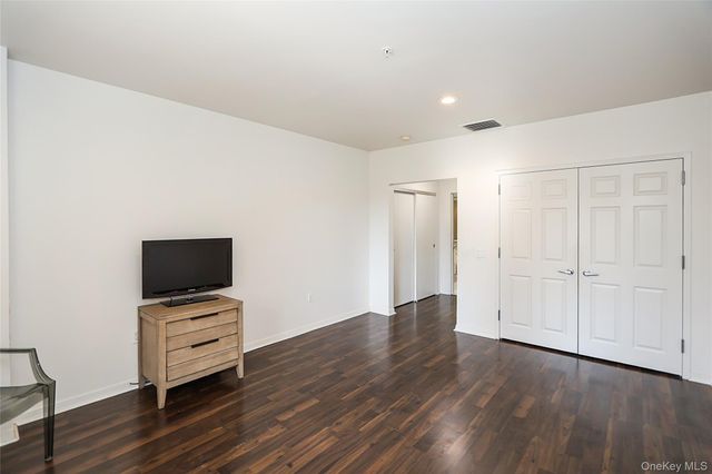 100 Harbor View Drive 111, Port Washington, NY 11050