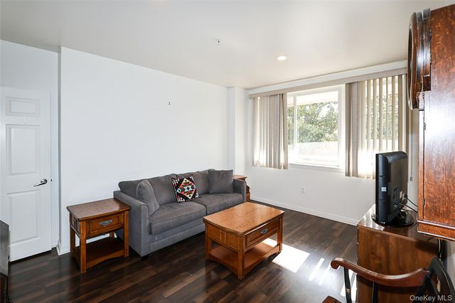 100 Harbor View Drive 111, Port Washington, NY 11050