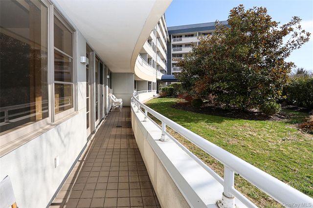 100 Harbor View Drive 111, Port Washington, NY 11050