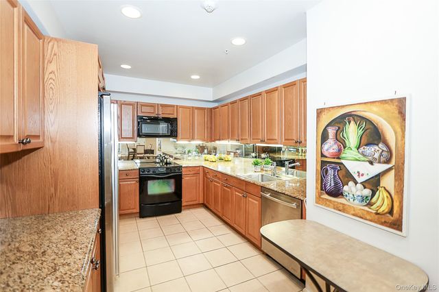 100 Harbor View Drive 111, Port Washington, NY 11050