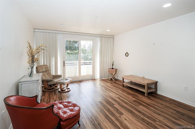 100 Harbor View Drive 111, Port Washington, NY 11050