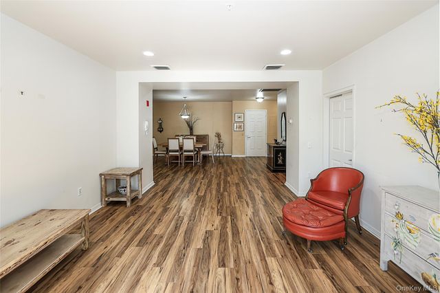 100 Harbor View Drive 111, Port Washington, NY 11050