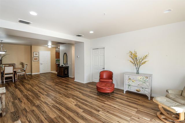 100 Harbor View Drive 111, Port Washington, NY 11050