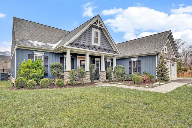 689 Ambler LN, Salem, VA 24153