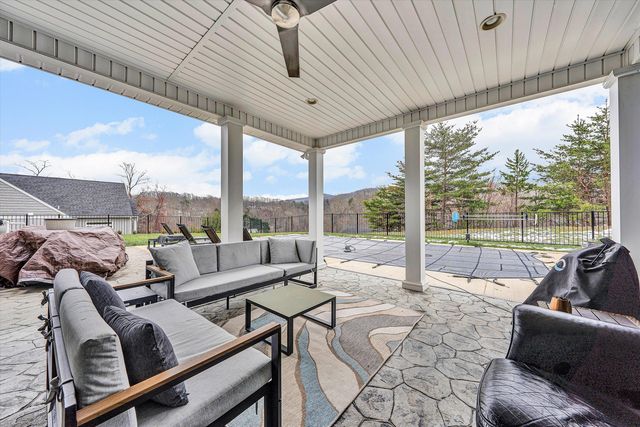 689 Ambler LN, Salem, VA 24153