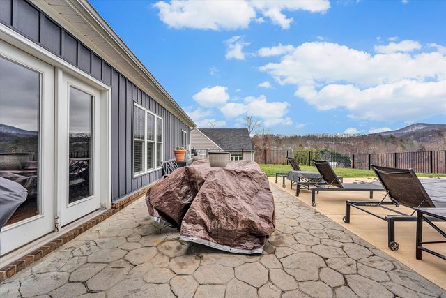 689 Ambler LN, Salem, VA 24153