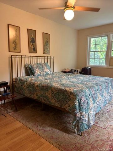 4 Conservation Circus, Ridge, NY 11961