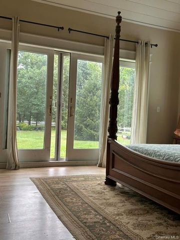 4 Conservation Circus, Ridge, NY 11961