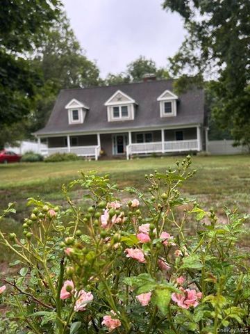 4 Conservation Circus, Ridge, NY 11961
