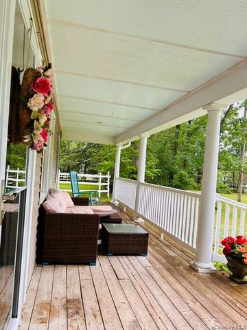 4 Conservation Circus, Ridge, NY 11961