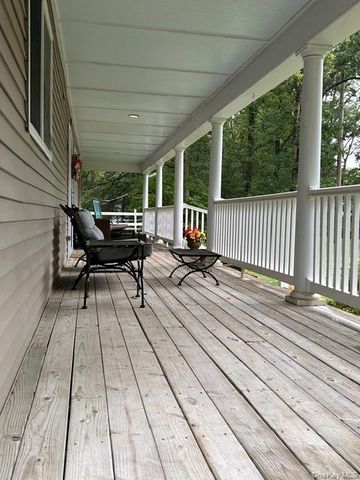 4 Conservation Circus, Ridge, NY 11961