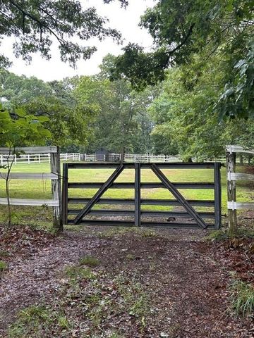 4 Conservation Circus, Ridge, NY 11961