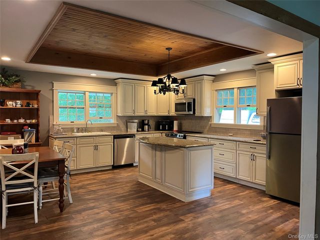 4 Conservation Circus, Ridge, NY 11961
