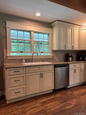 4 Conservation Circus, Ridge, NY 11961