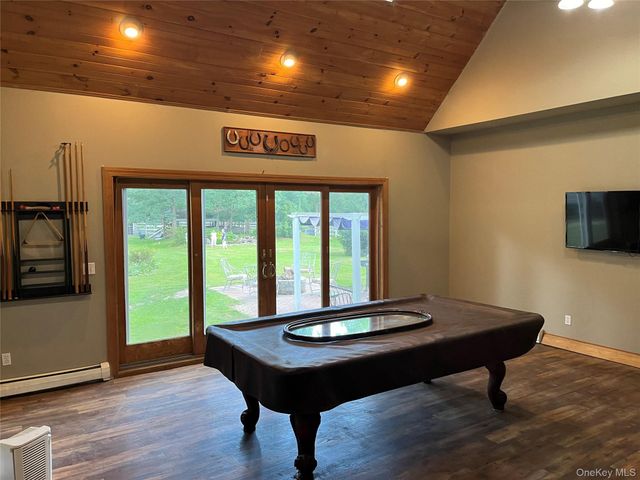 4 Conservation Circus, Ridge, NY 11961