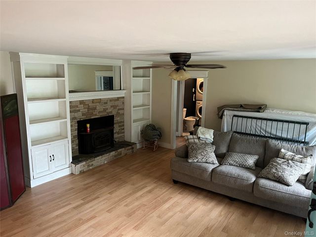 4 Conservation Circus, Ridge, NY 11961