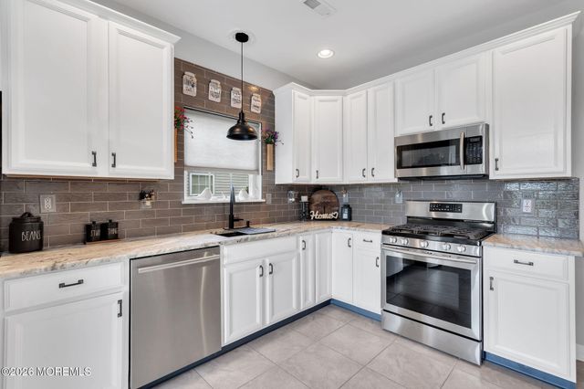 20 Wycliffe Drive, Manchester, NJ 08759