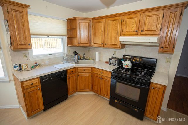 66 Morris Court, Sayreville, NJ 08879