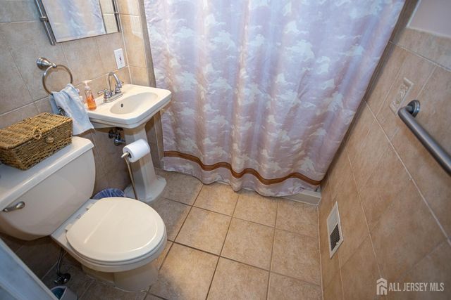 66 Morris Court, Sayreville, NJ 08879