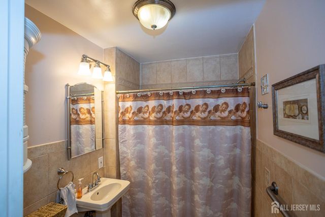 66 Morris Court, Sayreville, NJ 08879