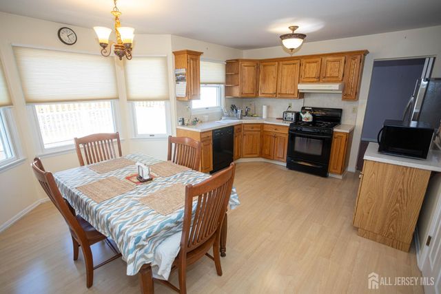 66 Morris Court, Sayreville, NJ 08879