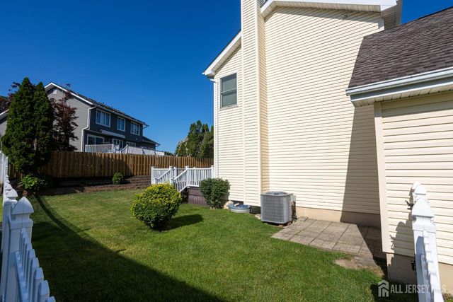 66 Morris Court, Sayreville, NJ 08879