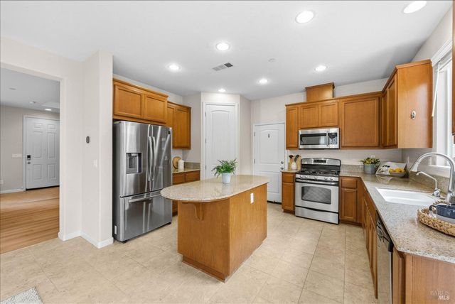 621 Del Mar Cir, Vacaville, CA 95688