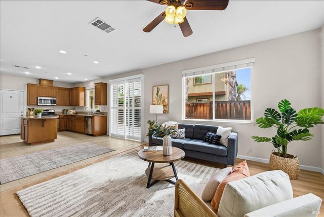 621 Del Mar Cir, Vacaville, CA 95688