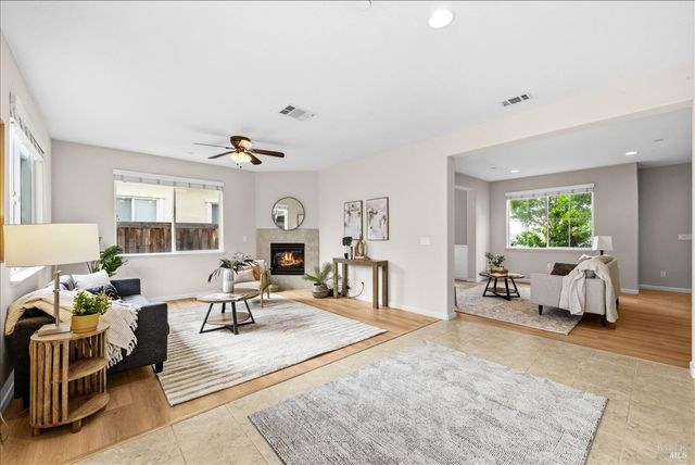 621 Del Mar Cir, Vacaville, CA 95688