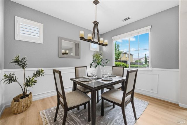 621 Del Mar Cir, Vacaville, CA 95688